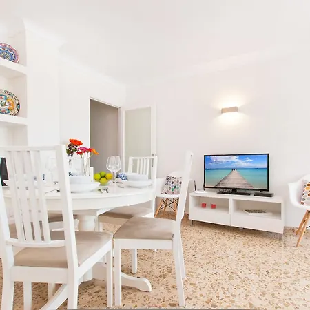 Pins-tugores Long Apartment